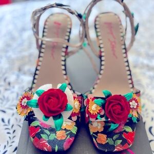 Betsey Johnson - New with tags - KARRA BLACK ROSE MULTI Sz: 8.5 open toe heels